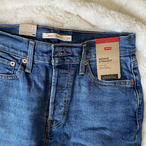 Levi’s wedgie strait leg jean size 28 NWT - Picture 2 of 5